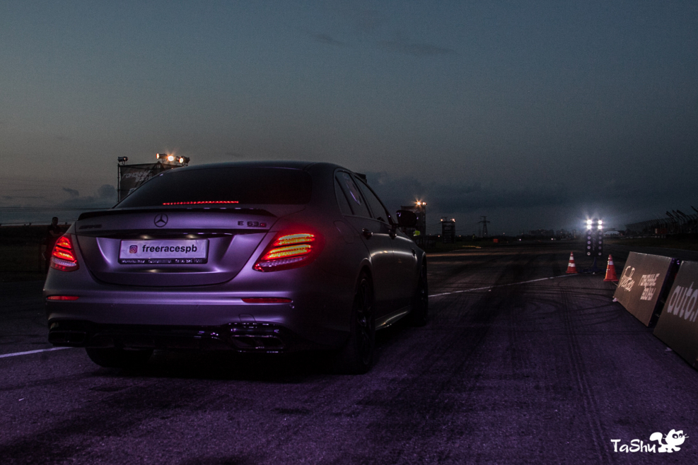 Мерседес е 63 s AMG ночью
