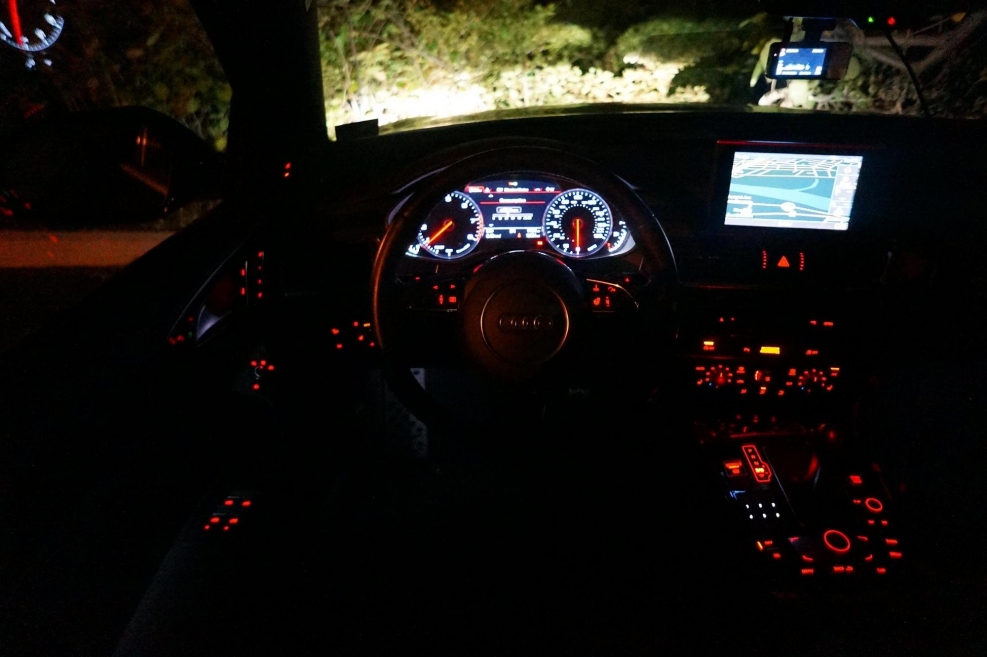 Audi a8 d5 салон ночью