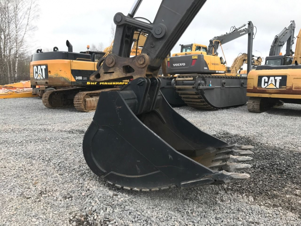 Гусеничный экскаватор Volvo ec380dl