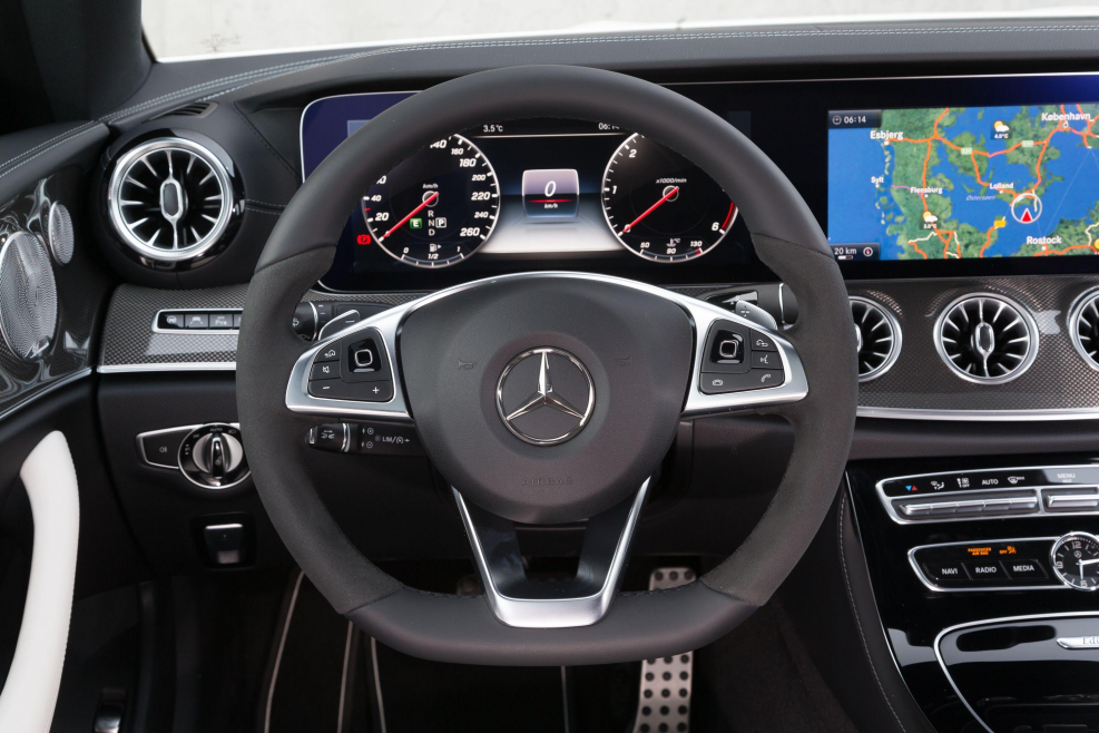 E220d Мерседес панель