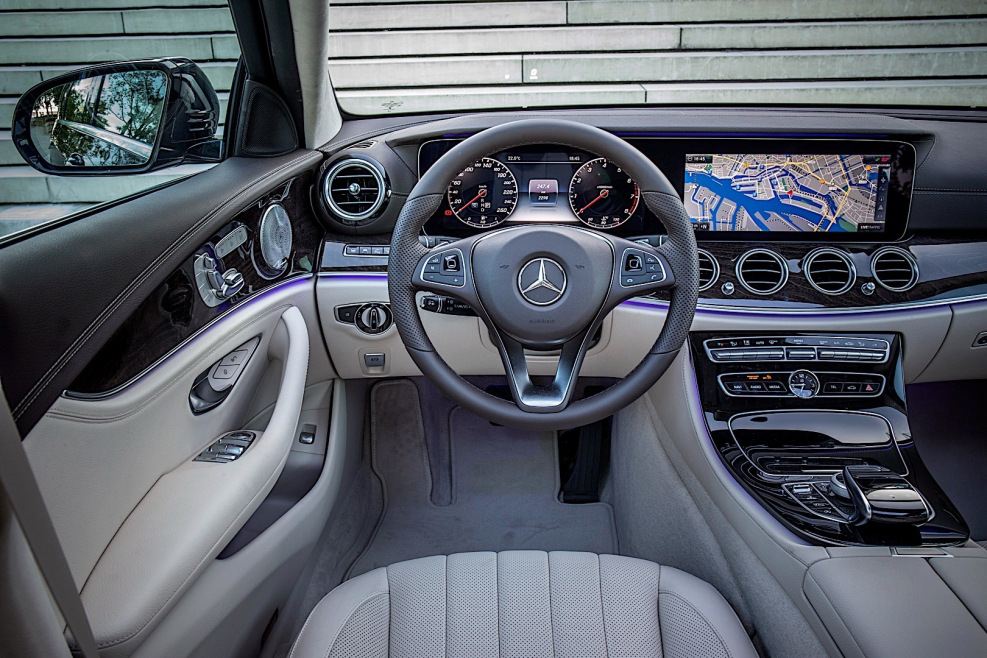 Mercedes Benz e200 2020 салон