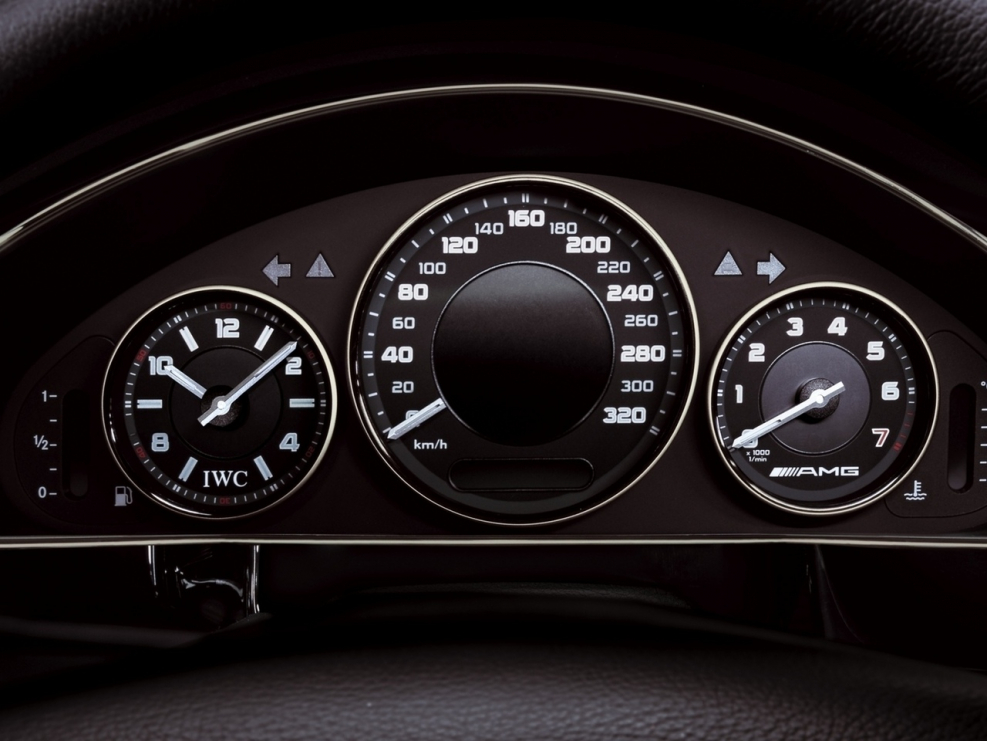 Приборная панель Мерседес AMG