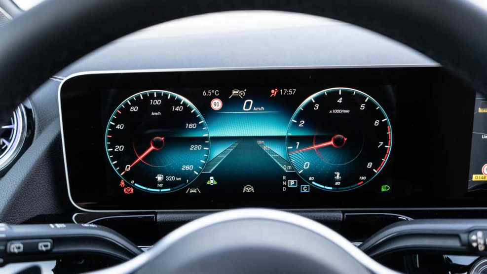 Mercedes Benz приборная панель 2020