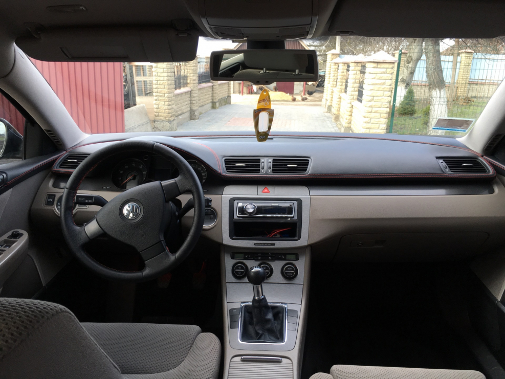 Volkswagen Passat b6 2006 года салон