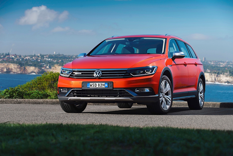 VW Passat Alltrack оранжевый