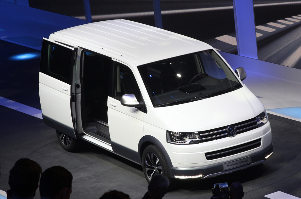 Volkswagen Multivan 2021 черный