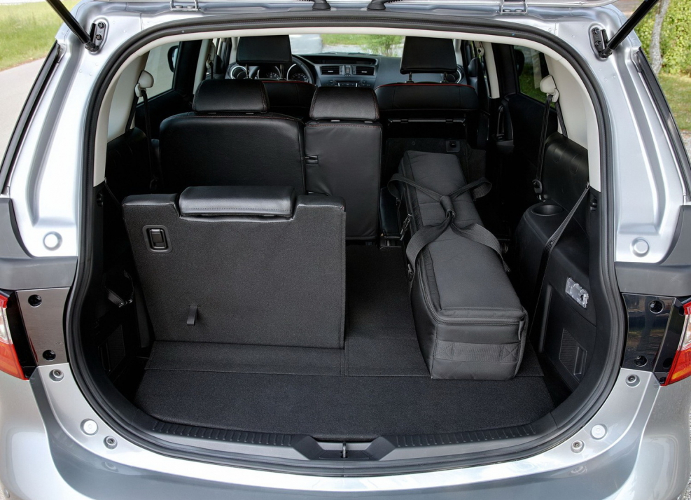 Mazda5 компактвэн багажник