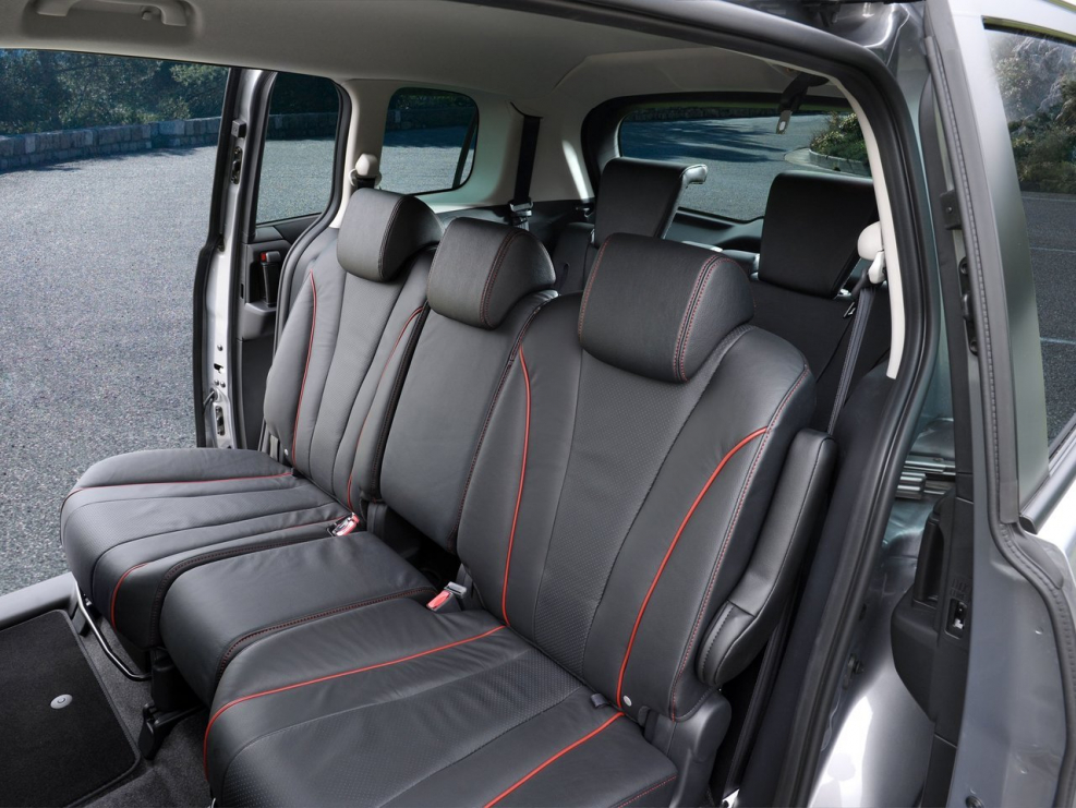 Mazda5 компактвэн салон