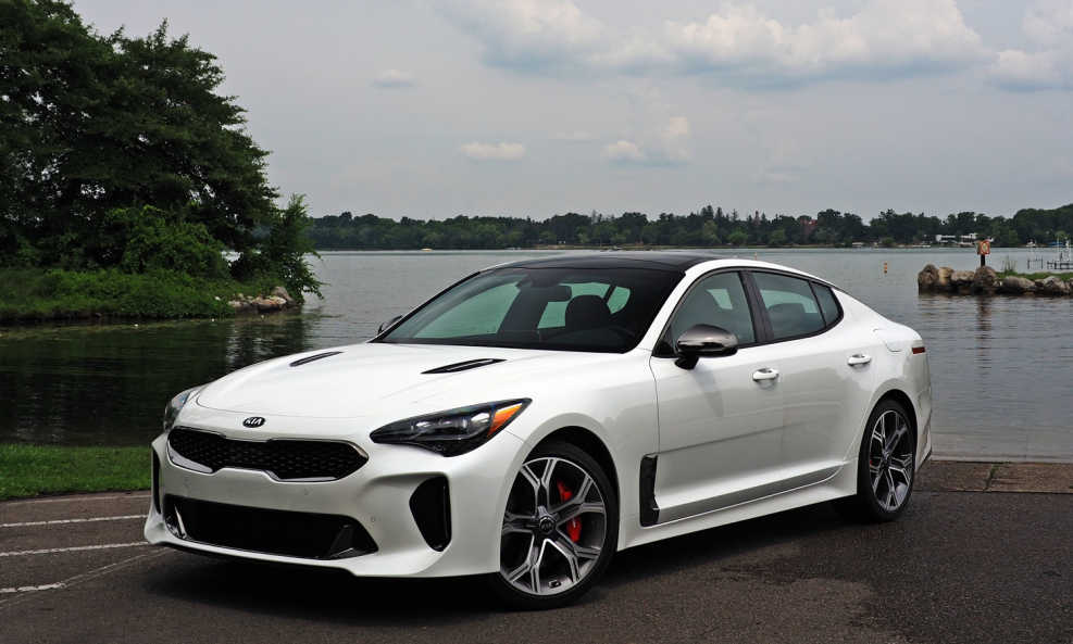 Kia Stinger gt белый