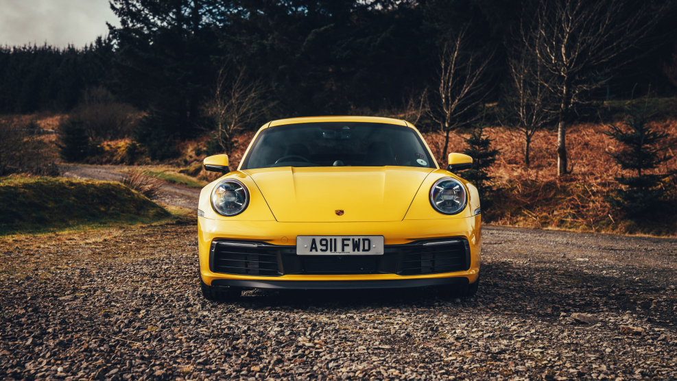 Porsche 911 Carrera s желтый