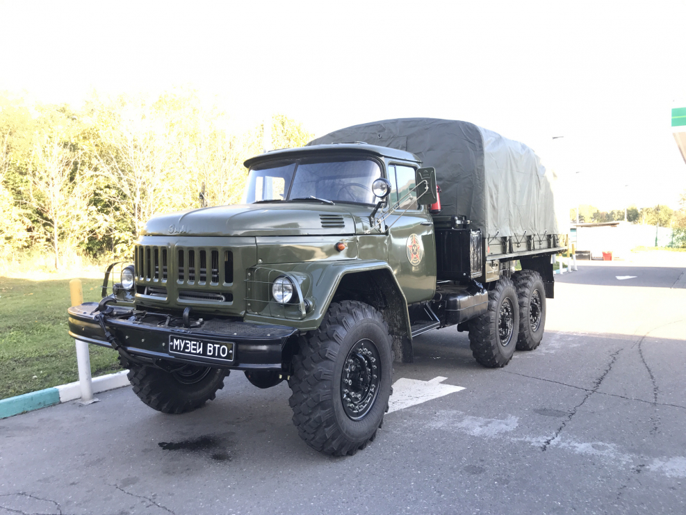 Военный автомобиль зил