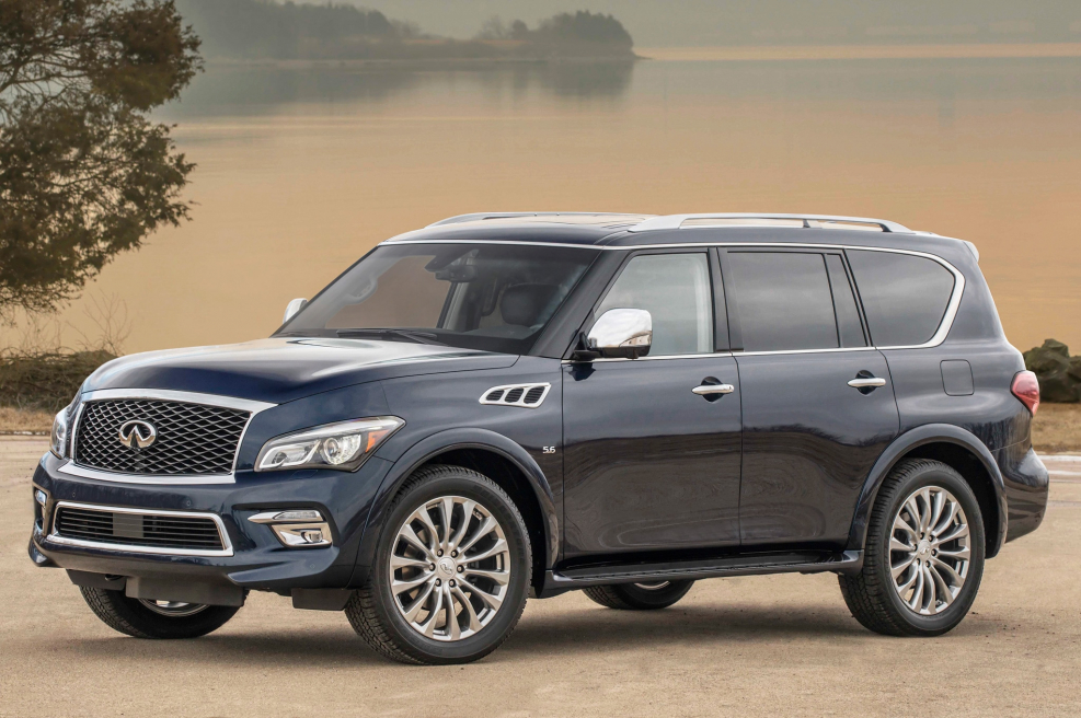 Черный джип Инфинити qx56