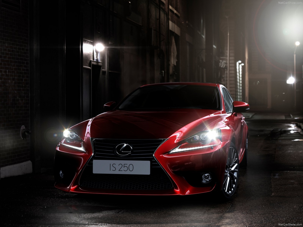 Lexus is 250 ночью