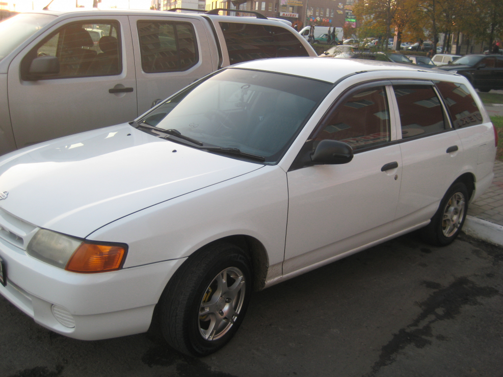 Nissan ad 2002