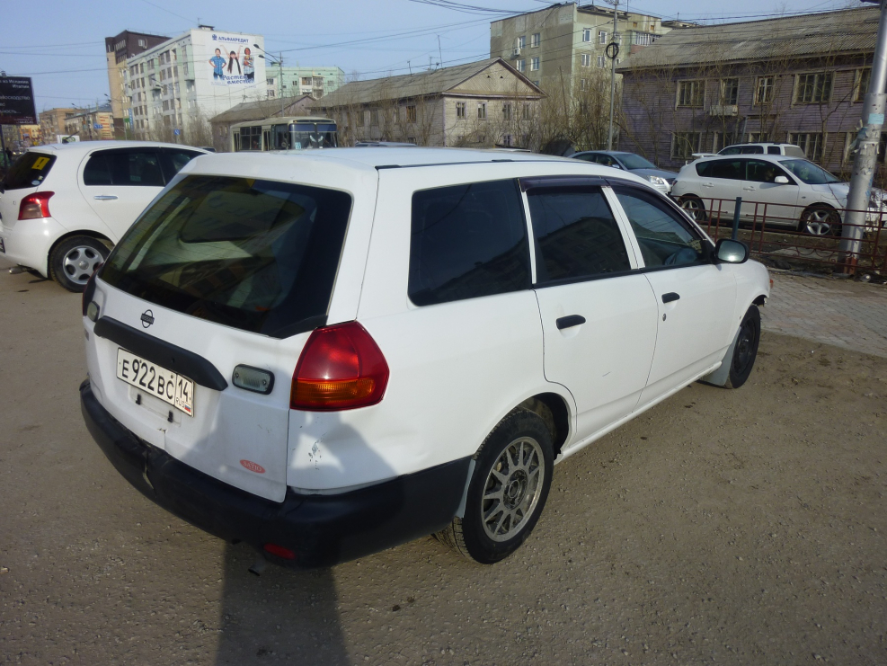 Nissan ad 2002