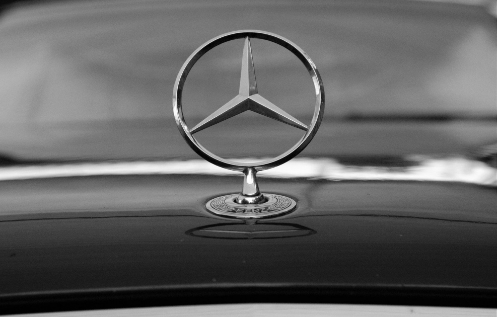 Mercedes Benz logo