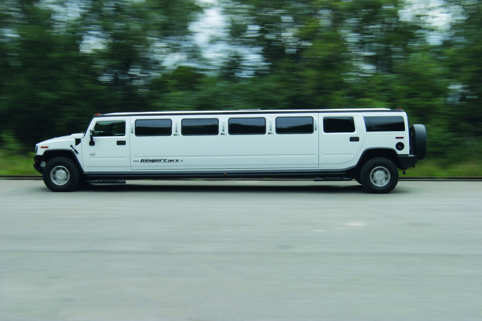 Лимузин Hummer h2 сбоку