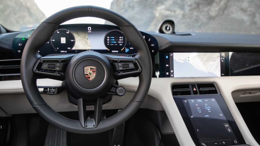 Porsche Taycan Turbo s салон