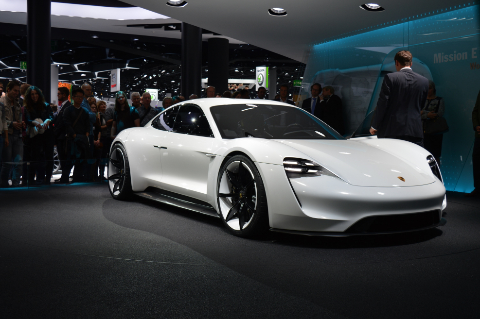 Порше Mission e Concept