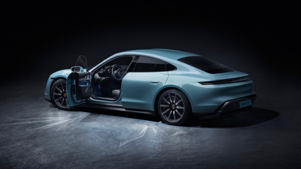 Электрический Porsche Taycan