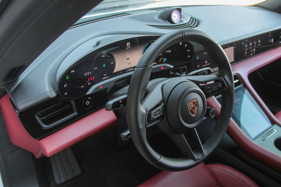 Porsche Taycan 2021 салон