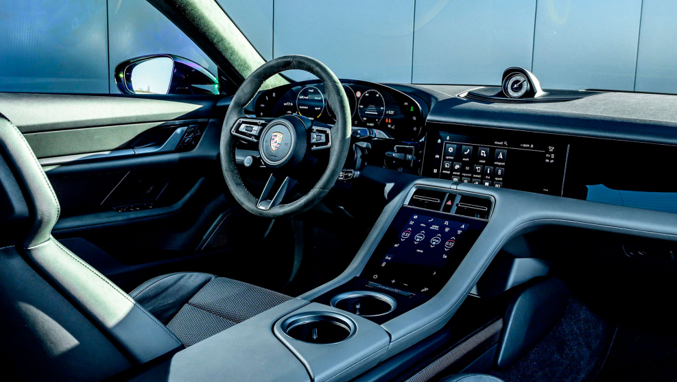 Taycan Turbo s интерьер