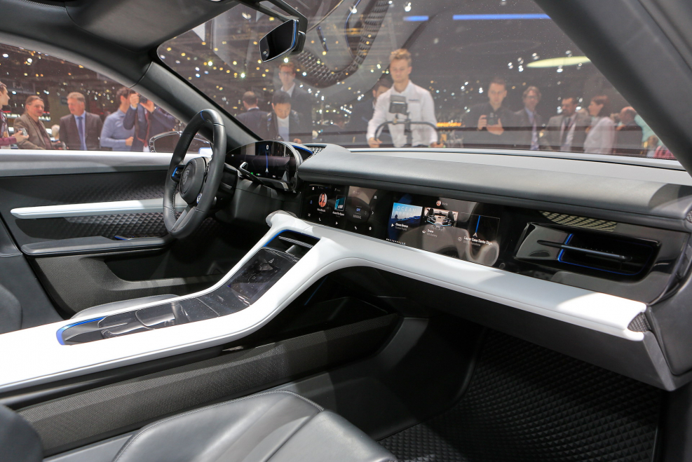 Porsche Taycan 2020 салон