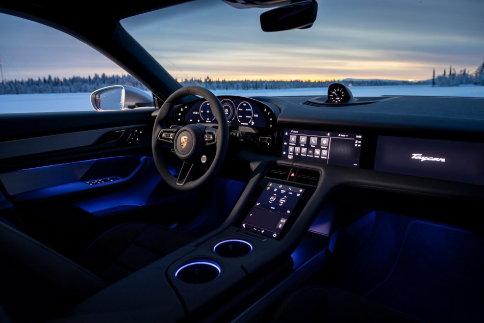 Porsche Taycan 2020 салон
