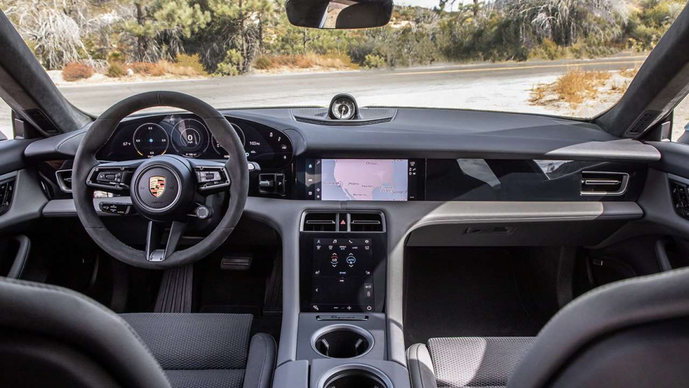 Porsche Taycan Turbo s салон