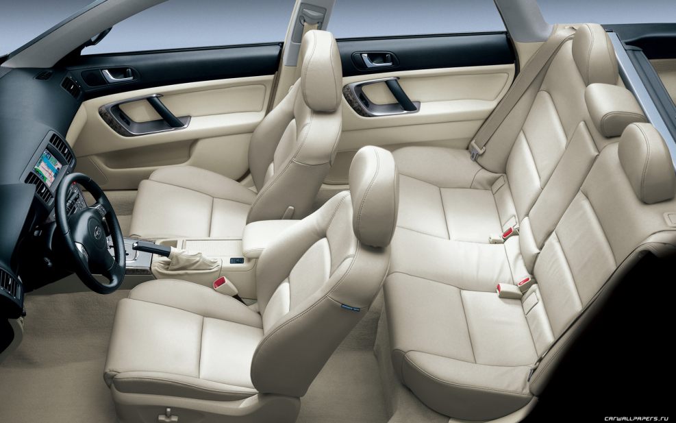 Subaru Legacy салон сзади