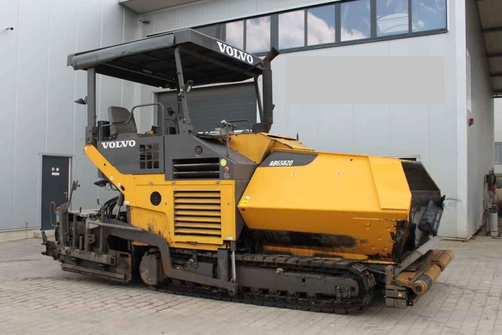 Асфальтоукладчик Volvo 5820