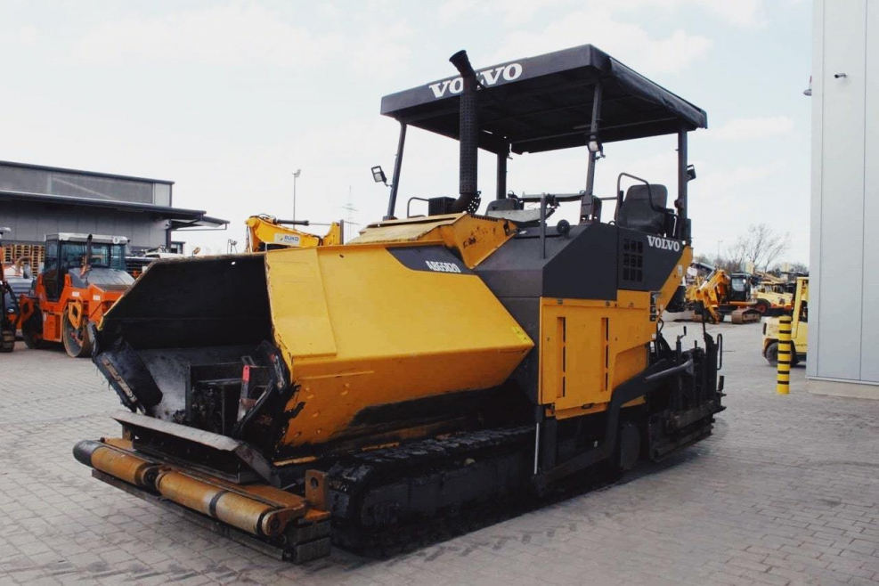Асфальтоукладчик Volvo abg 5820