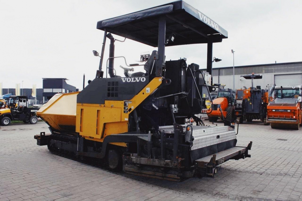 Асфальтоукладчик Volvo abg 5820