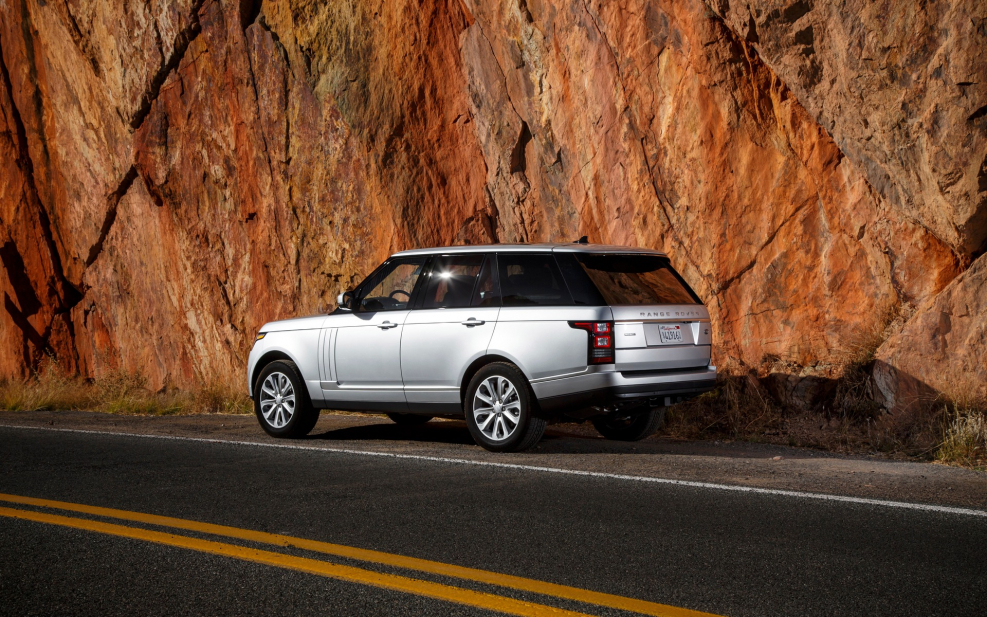 Range Rover l405 на черных дисках