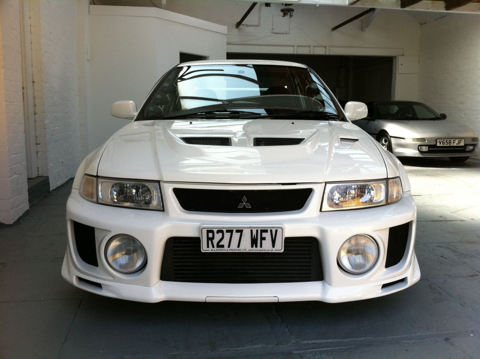 Mitsubishi Lancer 1995, седан, 8 поколение,