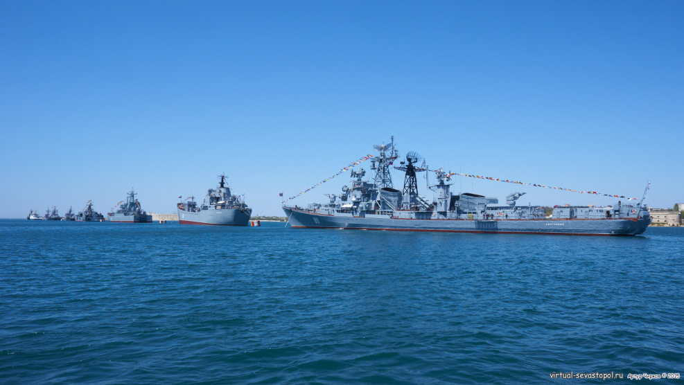 Военные корабли на рейде Севастополь