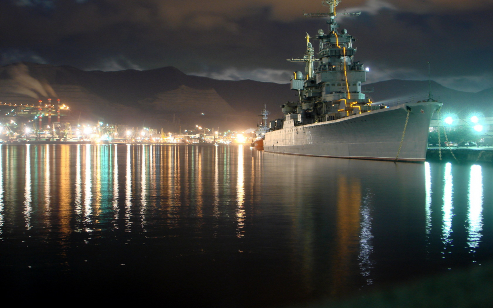 Ночной морской порт Новороссийск