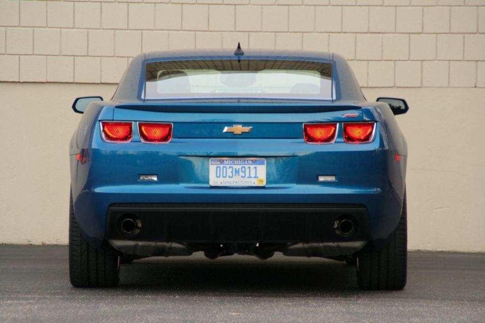 Chevrolet Camaro 2011 сзади