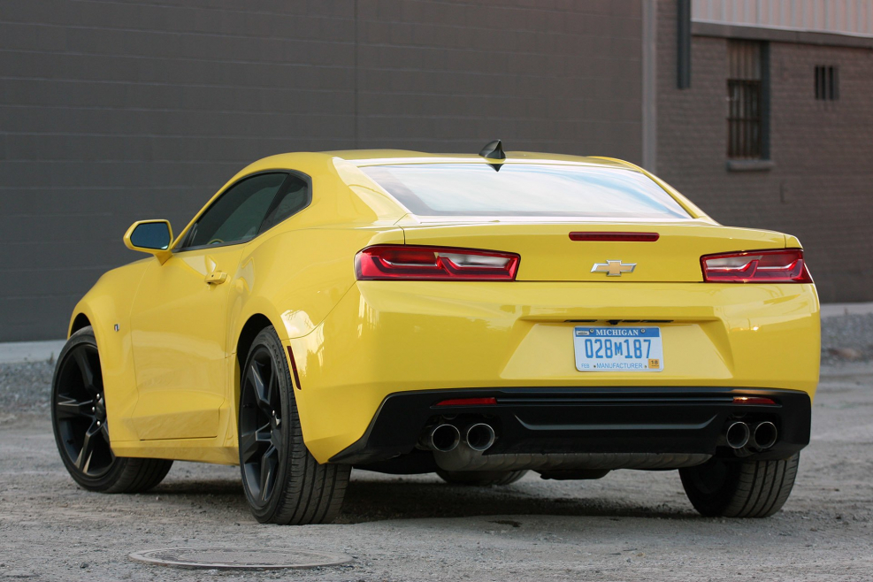 Chevrolet Camaro 2016 сзади
