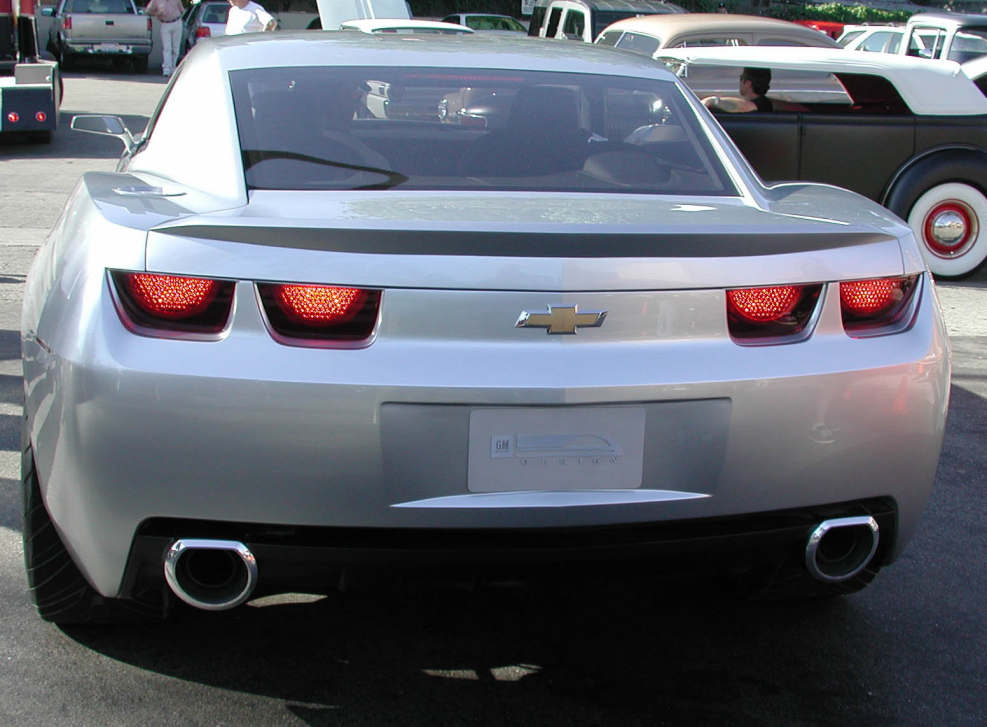 Chevrolet Camaro сзади