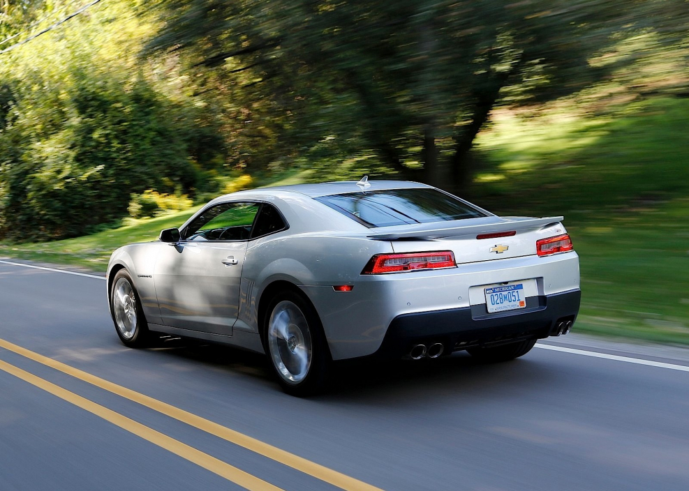 Chevrolet Camaro 2016 сзади