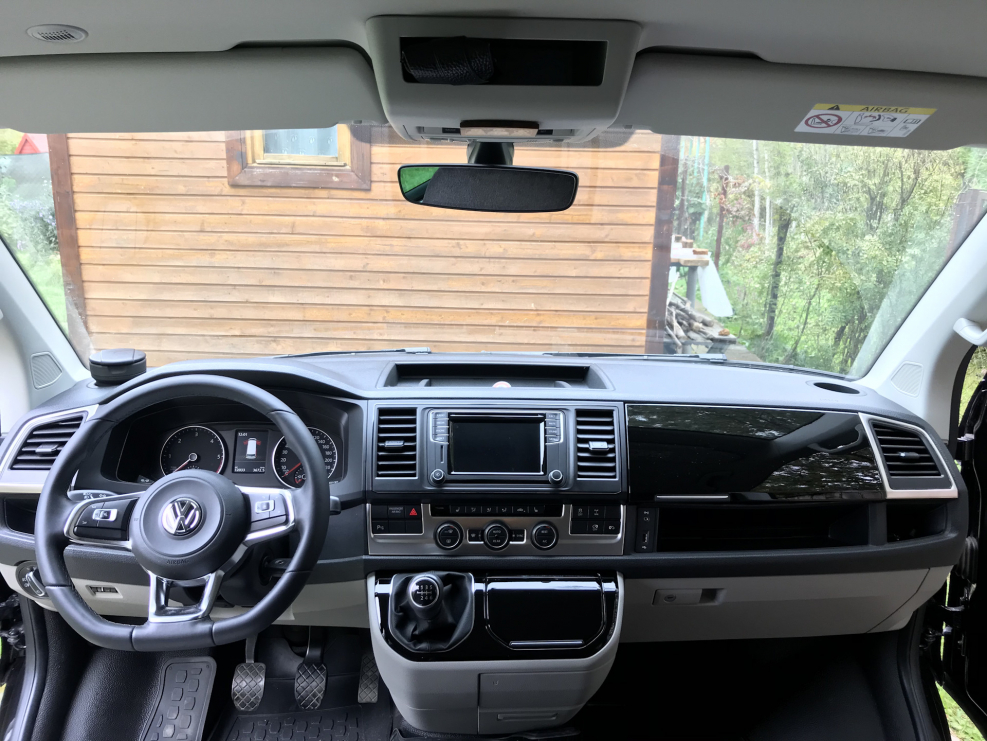 Volkswagen Caravelle t6.1 торпеда