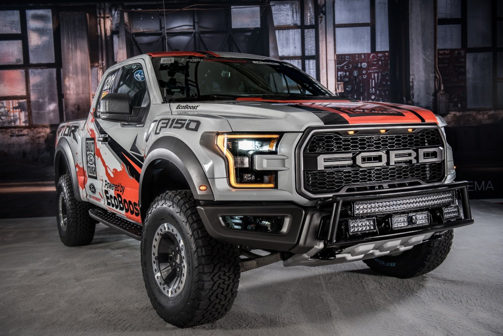 Ford f150 Raptor Race