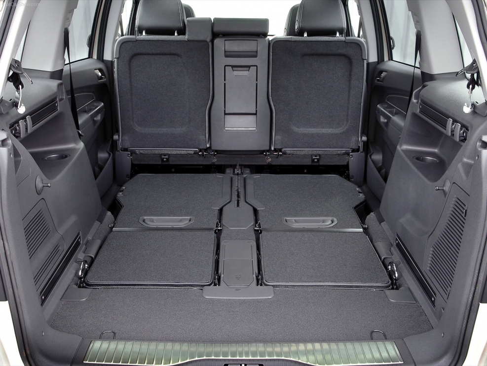 Opel Zafira 2010 третий ряд