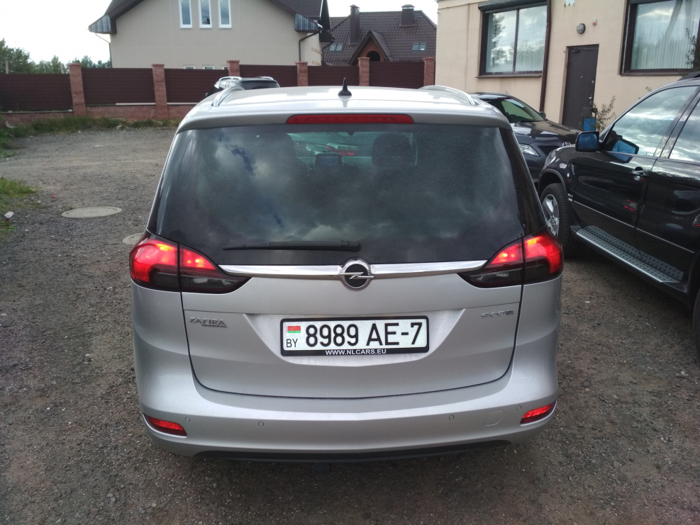 Zafira Tourer задние фонари