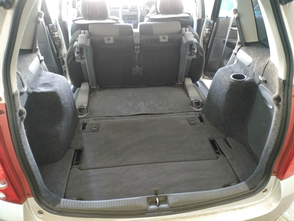 Mazda Premacy 2000 багажник