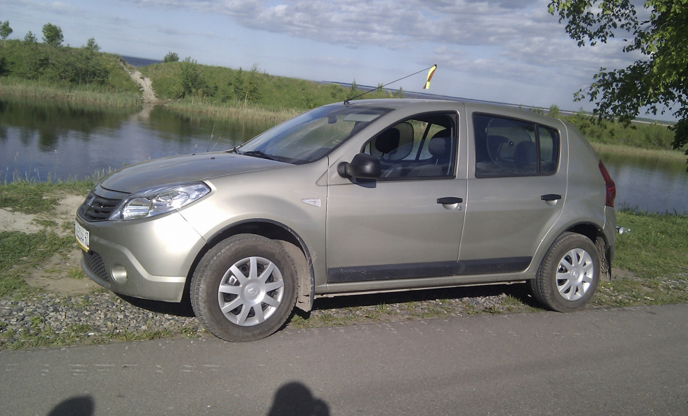 Renault Sandero светлый базальт