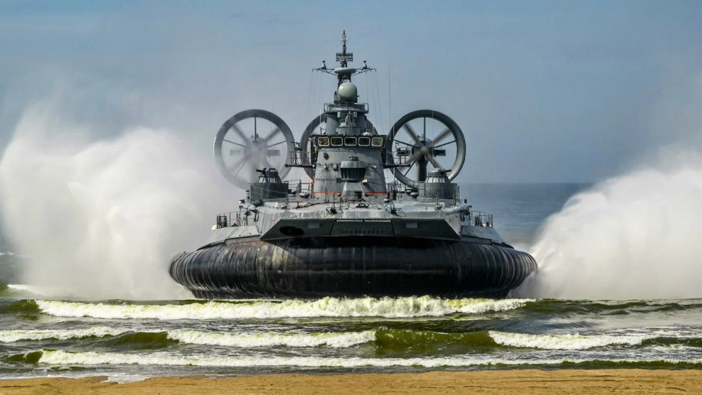 Малый десантный корабль на воздушной подушке Евгений Кочешков