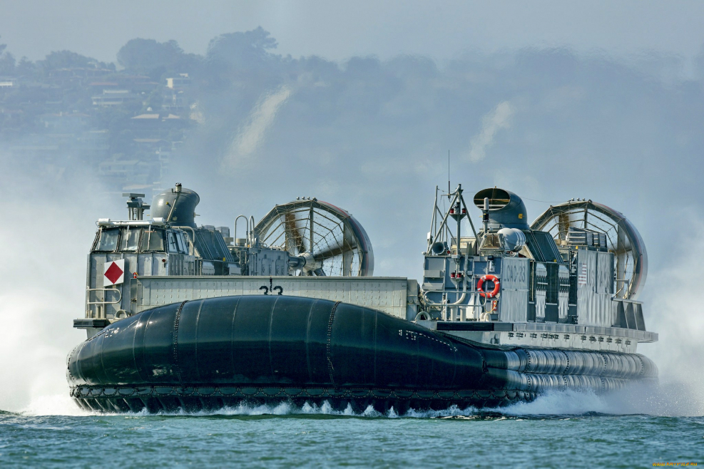 Десантный катер LCAC