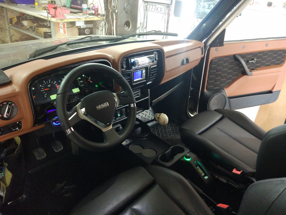 Lada 4x4 Bronto салон